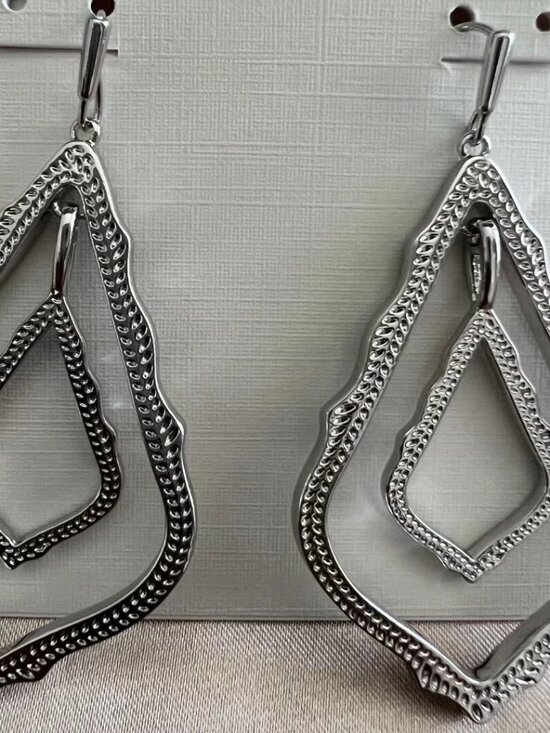 Kendra Scott Stud Earrings - Picture 1 of 6